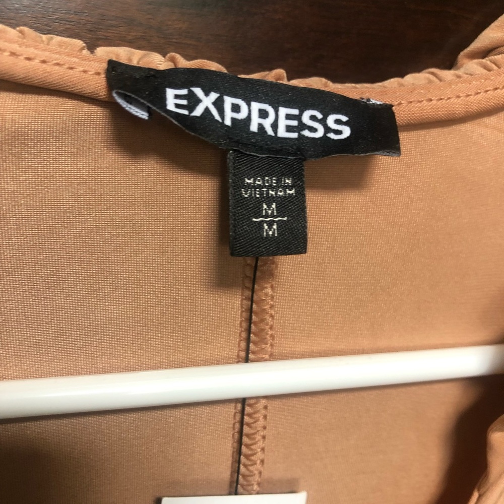 Express Ruffle Sleeve Blouse - Picture 4 of 8